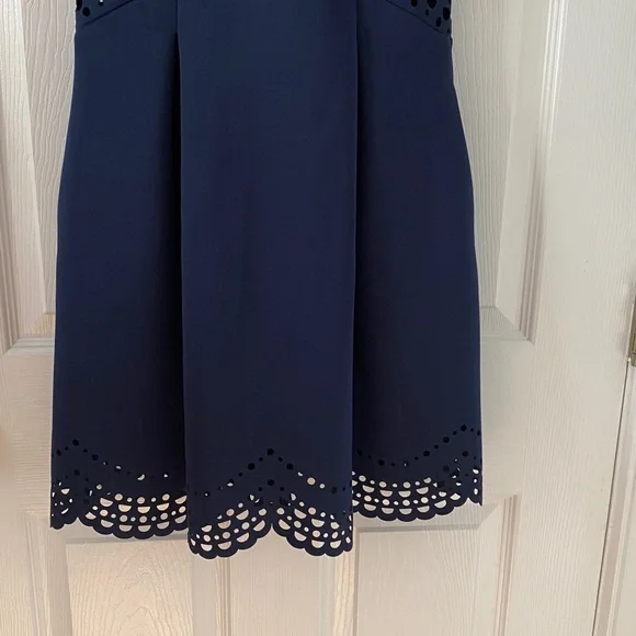 Dress - Picture 4 of 7